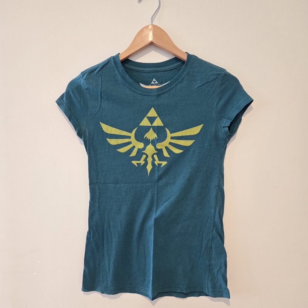 Legend of Zelda Nintendo green yellow triforce tshirt small